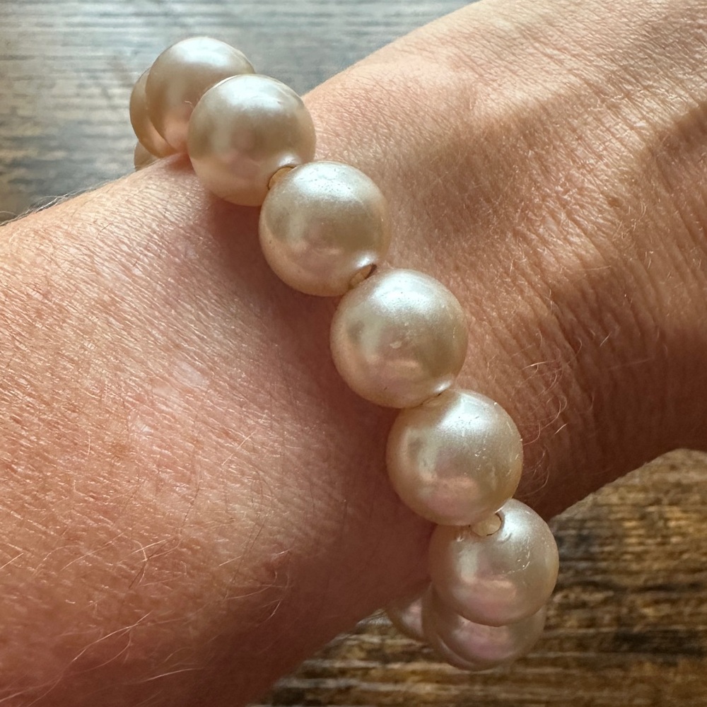 VINTAGE Faux Pearl Bracelet - Picture 1 of 3
